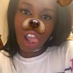 Meet your Posher, Monique